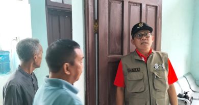 Pj Bupati Bartim Indra Gunawan kunjungi guang logistik di Kecamatan Raren Batuah, Jumat (19/1/2024).