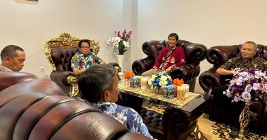 Pj Bupati Kapuas Terima Kunjungan Koordinasi Terkait TKD. Pj Bupati Kapuas Erlin Hardi menerima kunjungan koordinasi dari Kakanwil Ditjen Perbandaharaan Kalteng Hari Utomo selaku kepala perwakilan kemenkeu kalteng terkait TKD, bertempat di rumah jabatan Bupati Kapuas, Kamis (01/02/2024).