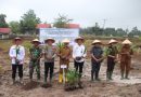 Asisten I Setda Dukung Program Penanaman Pohon Kelapa Di Rutan Tamiang Layang