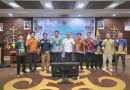 Asisten II Setda Bartim Dan Kabag PBJ Ikuti Rakor UKPBJ, Dorong Tingkat Kematangan UKPBJ Menjadi PKP Proaktif