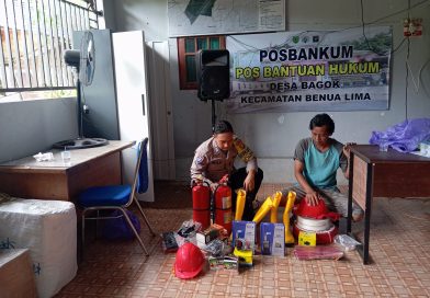 Cek Peralatan Karhutla, Bhabinkamtibmas Desa Bagok Edukasi Warga Soal Jaga Kamtibmas