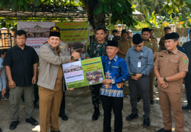 Pemkab Bartim Serahkan Hewan Kurban Bantuan Presiden untuk Masyarakat