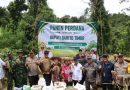 Bupati Bartim Hadiri Panen Perdana Padi Ladang di Ampari Bura