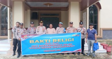 Wujud Polri untuk Masyarakat, Polsek Dusun Timur Laksanakan Bakti Religi dan Bansos