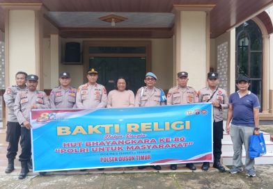 Wujud Polri untuk Masyarakat, Polsek Dusun Timur Laksanakan Bakti Religi dan Bansos