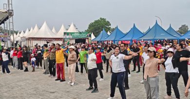 Sekda Bartim Bangkitkan Semangat Warga Lewat Senam dan Jalan Sehat Bersama