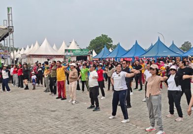 Sekda Bartim Bangkitkan Semangat Warga Lewat Senam dan Jalan Sehat Bersama