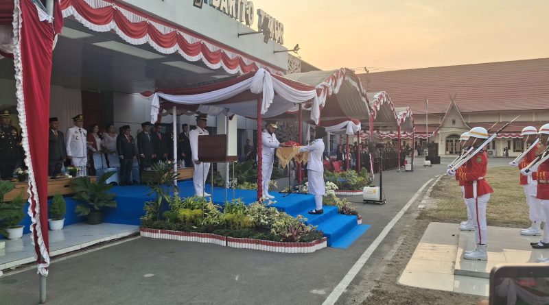 Wabup Barito Timur Pimpin Upacara Penurunan Bendera HUT ke-81 Kemerdekaan RI