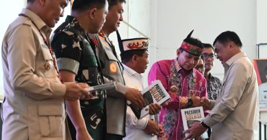 Perkuat Sinergi Penanganan Karhutla dan Dukung Program Strategis Nasional, Bupati M. Yamin Hadiri Silaturahmi Menko Polkam RI