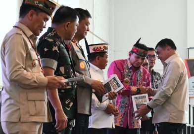 Perkuat Sinergi Penanganan Karhutla dan Dukung Program Strategis Nasional, Bupati M. Yamin Hadiri Silaturahmi Menko Polkam RI